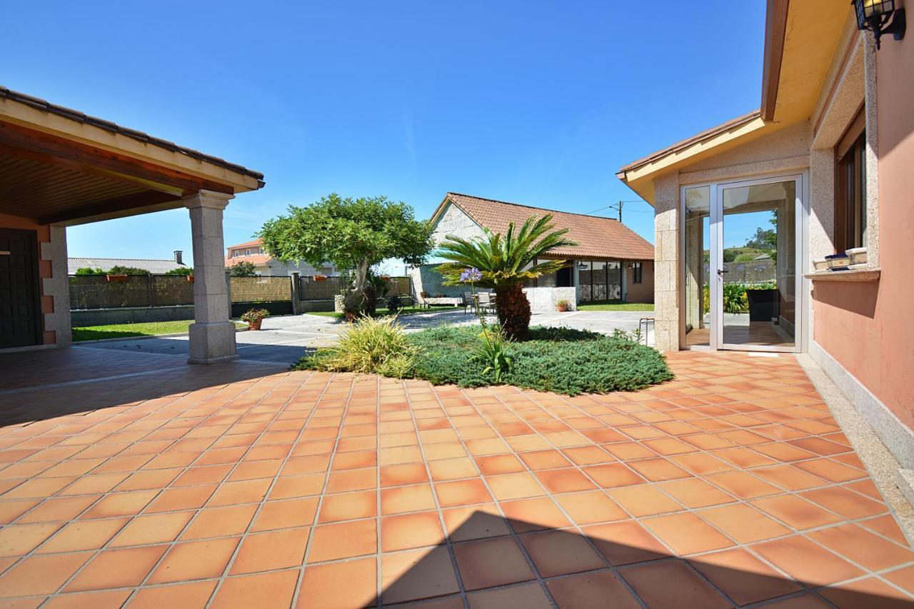 Galihost - Casa Con Precioso Jardin En Vilanova De Arousa Extérieur photo